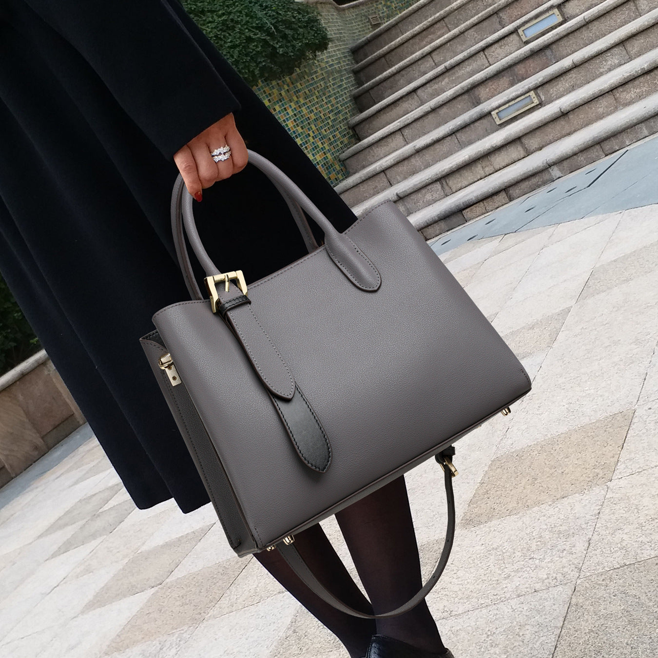 Niche Contrast Color One Shoulder Western Style Portable Female Genuine Leather