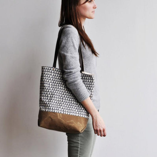 TOTE - grey triangle